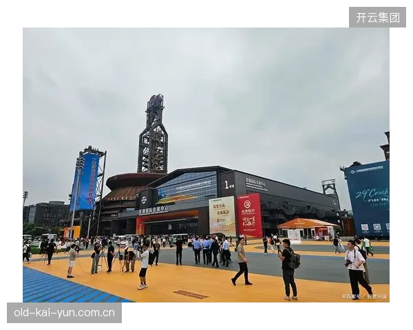华熙LIVE五棵松部署“一云多芯”转播架构,首次验证从赛事到消费的商业闭环 华熙LIVE五棵松部署“一云多芯”转播架构,首次验证从赛事到消费的商业闭环