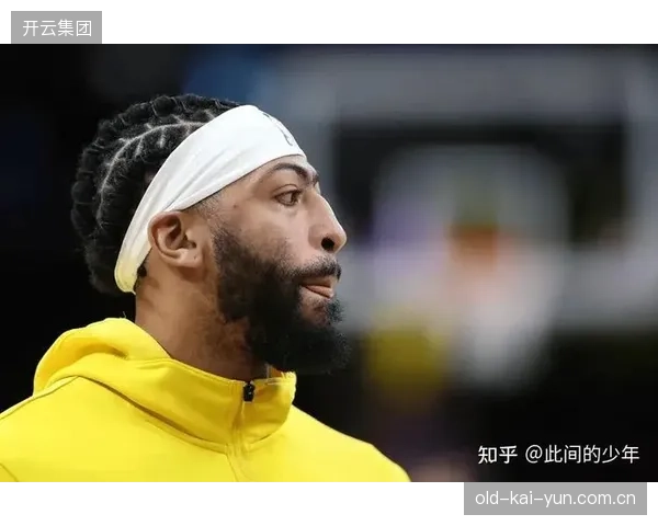 戴维斯全面的防守贡献是加拿大战术体系的重要一环,其覆盖能力保障了球队的攻防转换。 戴维斯全面的防守贡献是加拿大战术体系的重要一环,其覆盖能力保障了球队的攻防转换。